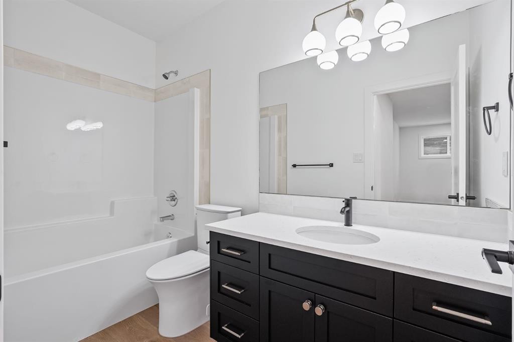383 Caledonia Boulevard West, Lethbridge, AB - Indoor Photo Showing Bathroom