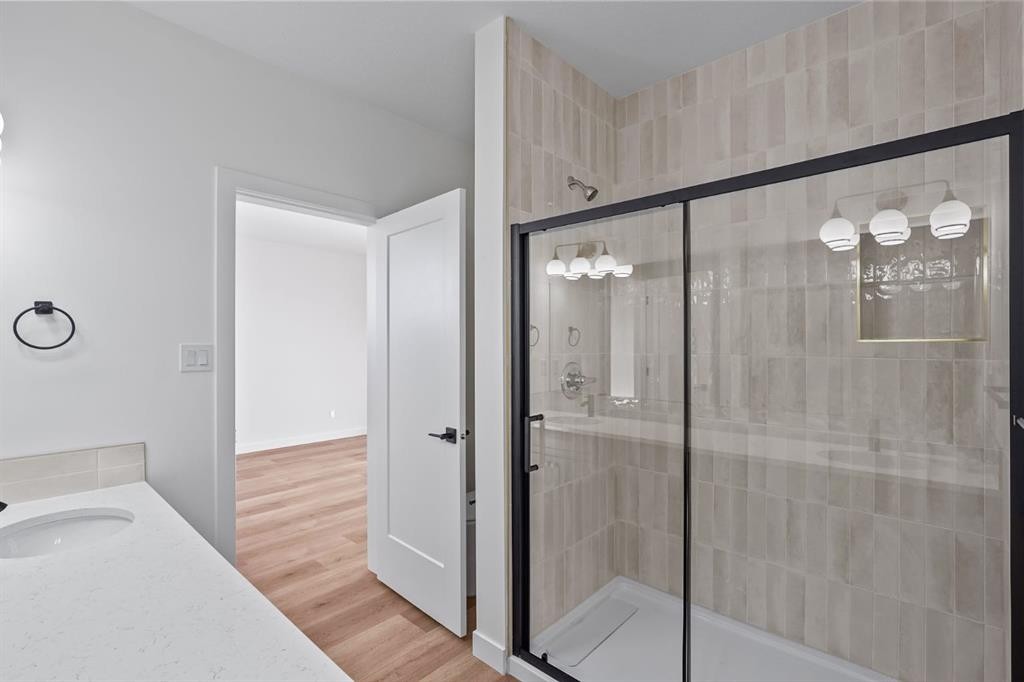 383 Caledonia Boulevard West, Lethbridge, AB - Indoor Photo Showing Bathroom