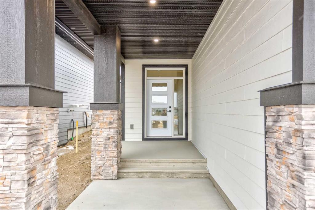 4517 40 Avenue South, Lethbridge, AB - Outdoor With Exterior