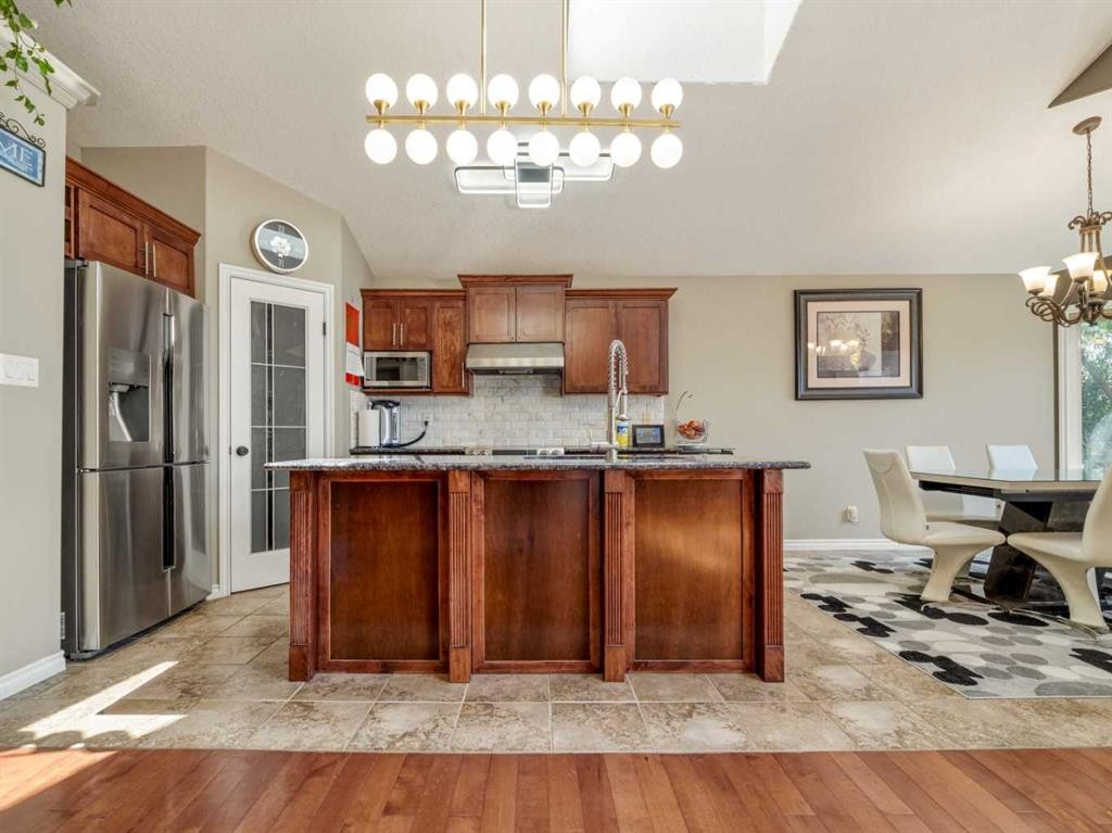 314 Couleesprings Terrace South, Lethbridge, AB - Indoor Photo Showing Kitchen