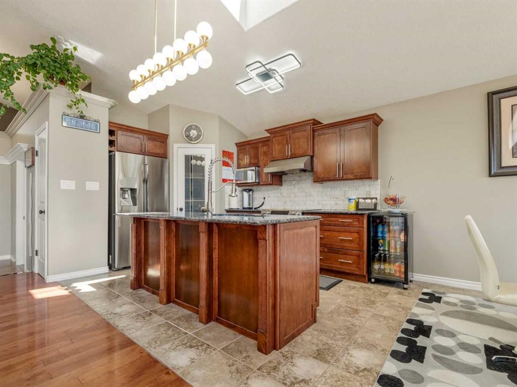 314 Couleesprings Terrace South, Lethbridge, AB - Indoor Photo Showing Kitchen