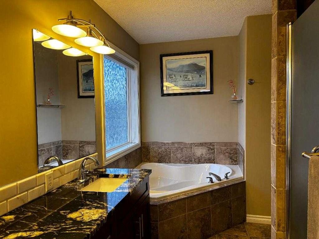 314 Couleesprings Terrace South, Lethbridge, AB - Indoor Photo Showing Bathroom