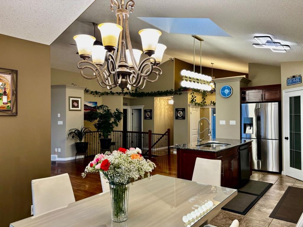 314 Couleesprings Terrace South, Lethbridge, AB - Indoor Photo Showing Dining Room