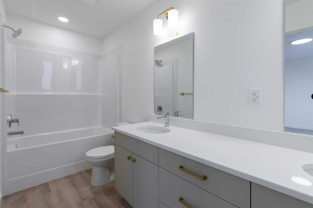 2817 16 Avenue, Coaldale, AB - Indoor Photo Showing Bathroom
