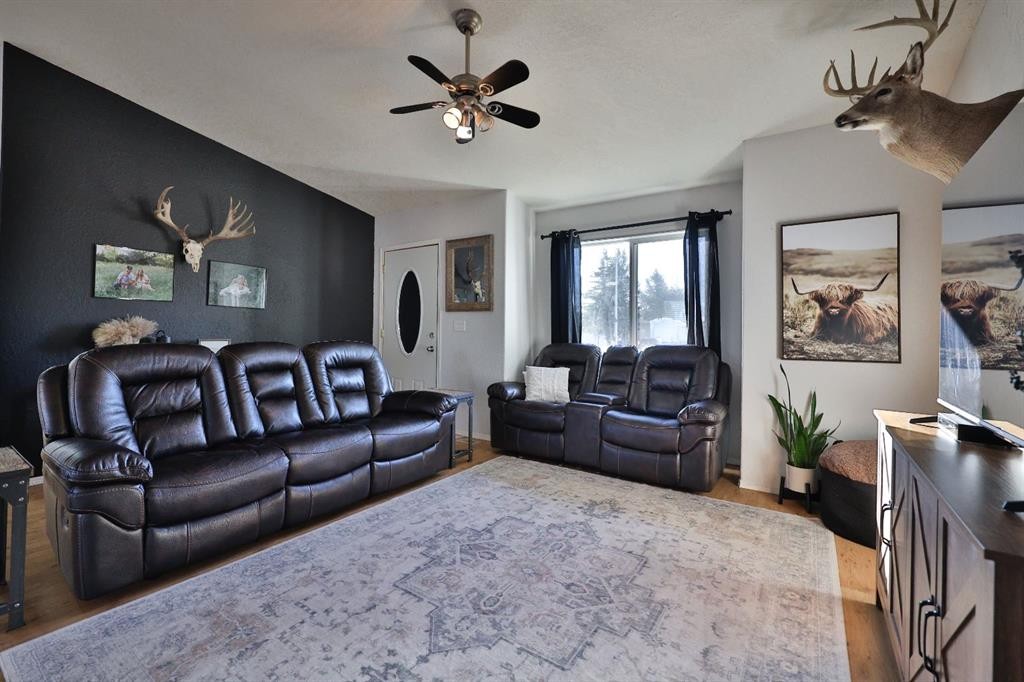 14 Mountview Place, Granum, AB - Indoor Photo Showing Living Room