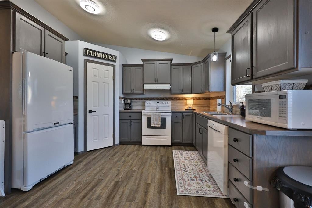 14 Mountview Place, Granum, AB - Indoor Photo Showing Kitchen