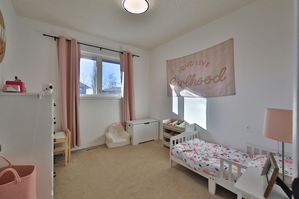 14 Mountview Place, Granum, AB - Indoor Photo Showing Bedroom