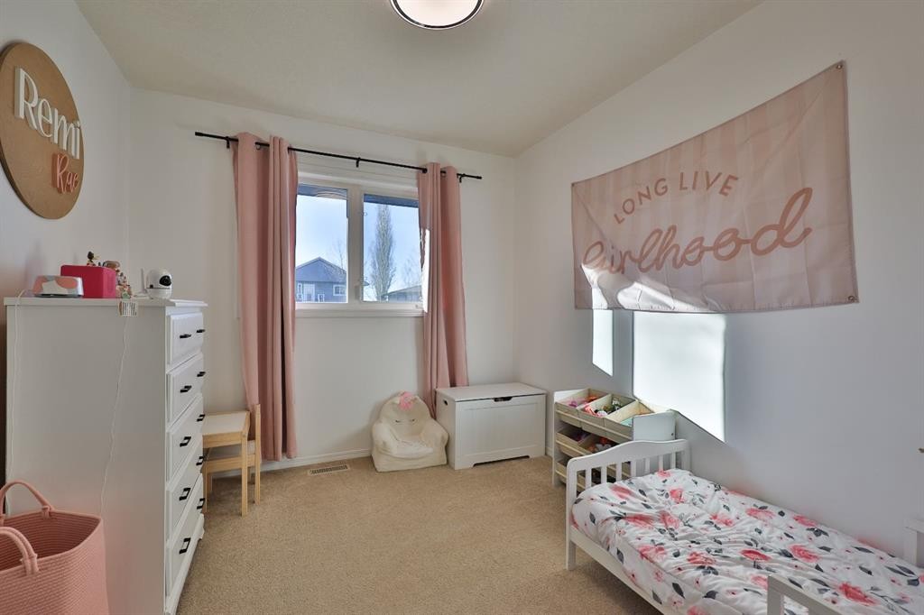 14 Mountview Place, Granum, AB - Indoor Photo Showing Bedroom