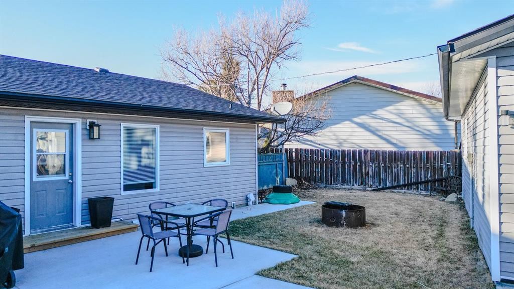 14 Mountview Place, Granum, AB - Outdoor