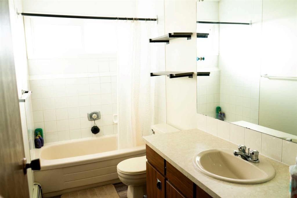 312-75 Temple Boulevard West, Lethbridge, AB - Indoor Photo Showing Bathroom
