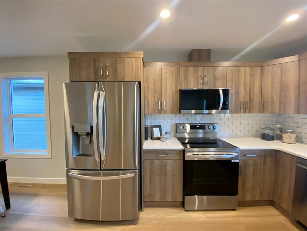 4213 57 Street, Taber, AB - Indoor Photo Showing Kitchen With Stainless Steel Kitchen
