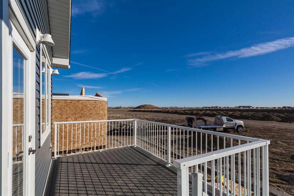 566 Malahat Green West, Lethbridge, AB - Outdoor