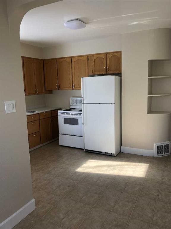 1820 5 Avenue North, Lethbridge, AB - Indoor Photo Showing Kitchen