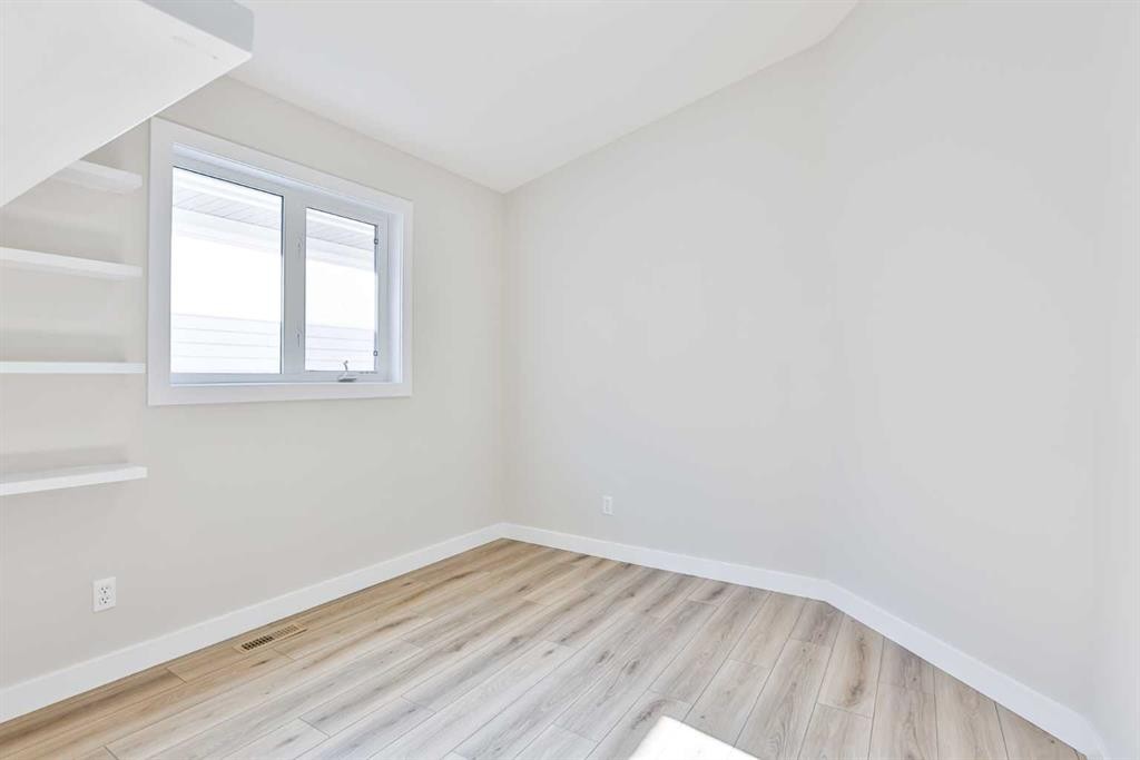 19 Heritage Lane West, Lethbridge, AB - Indoor Photo Showing Other Room