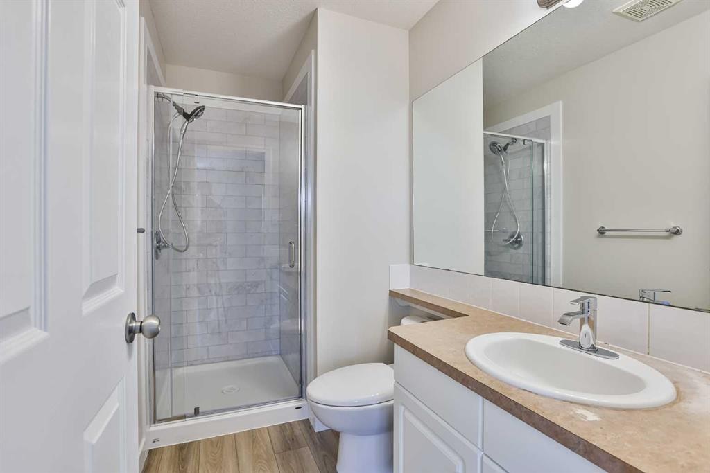 19 Heritage Lane West, Lethbridge, AB - Indoor Photo Showing Bathroom
