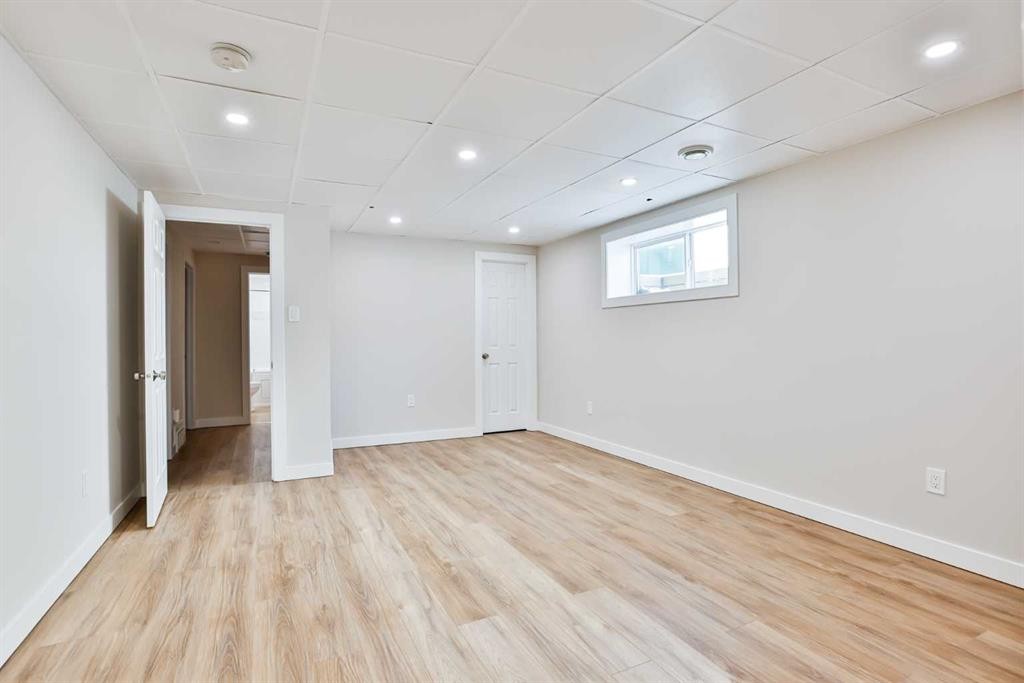 19 Heritage Lane West, Lethbridge, AB - Indoor Photo Showing Other Room