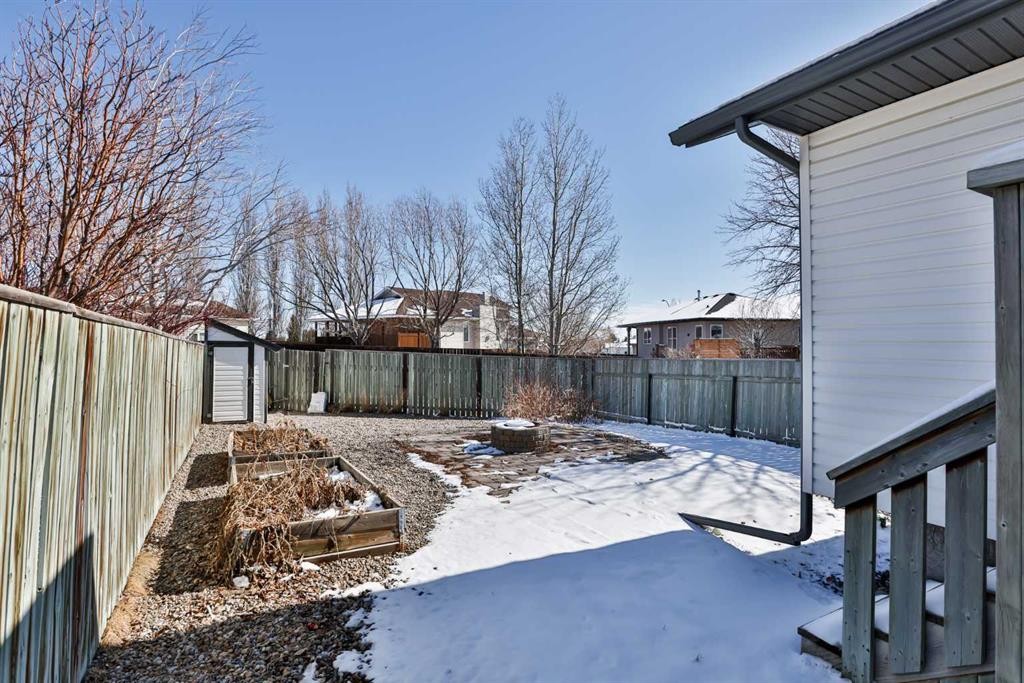 19 Heritage Lane West, Lethbridge, AB - Outdoor