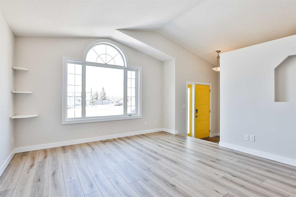 19 Heritage Lane West, Lethbridge, AB - Indoor Photo Showing Other Room