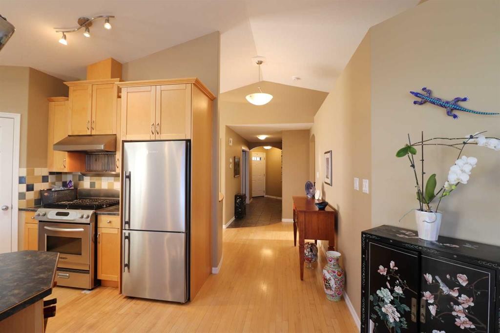 50 Riverbrook Close West, Lethbridge, AB - Indoor Photo Showing Kitchen With Stainless Steel Kitchen