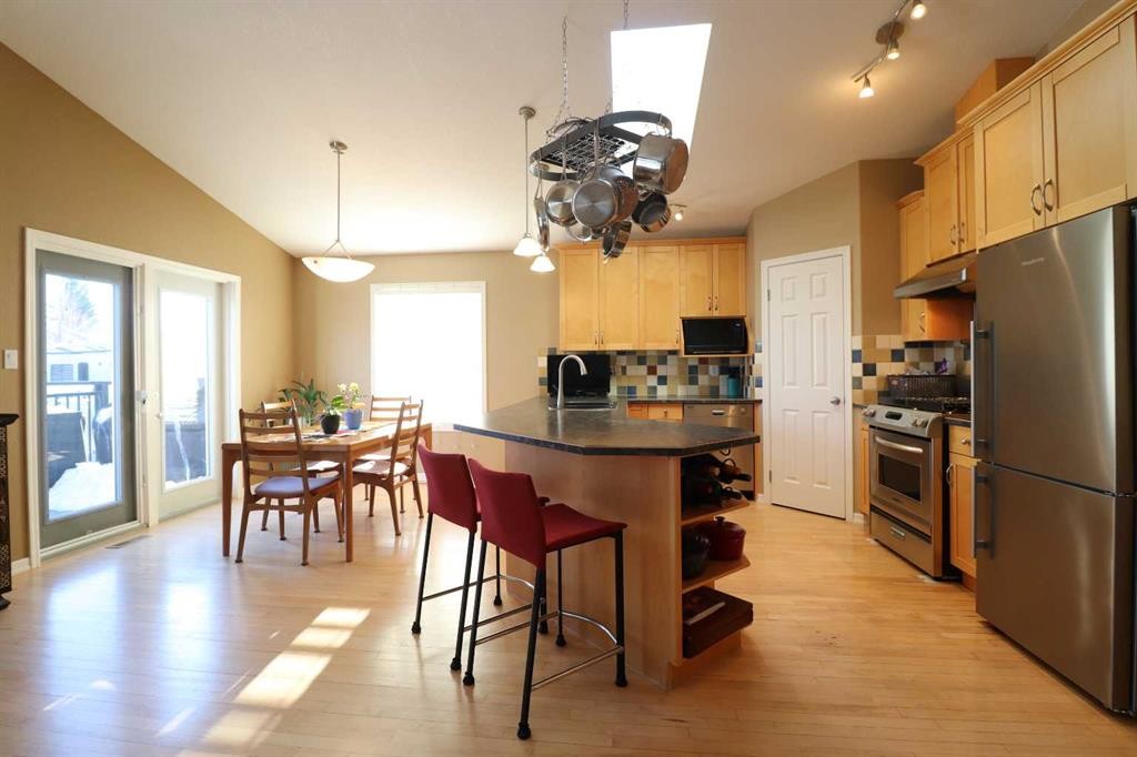 50 Riverbrook Close West, Lethbridge, AB - Indoor