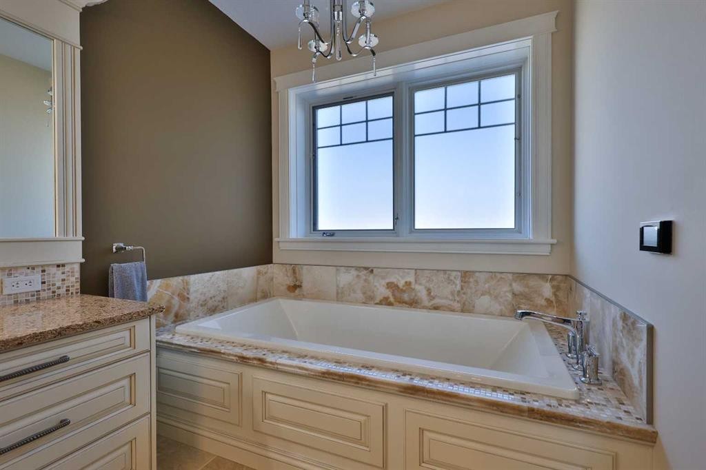 28 Cobblestone Lane, Raymond, AB - Indoor Photo Showing Bathroom