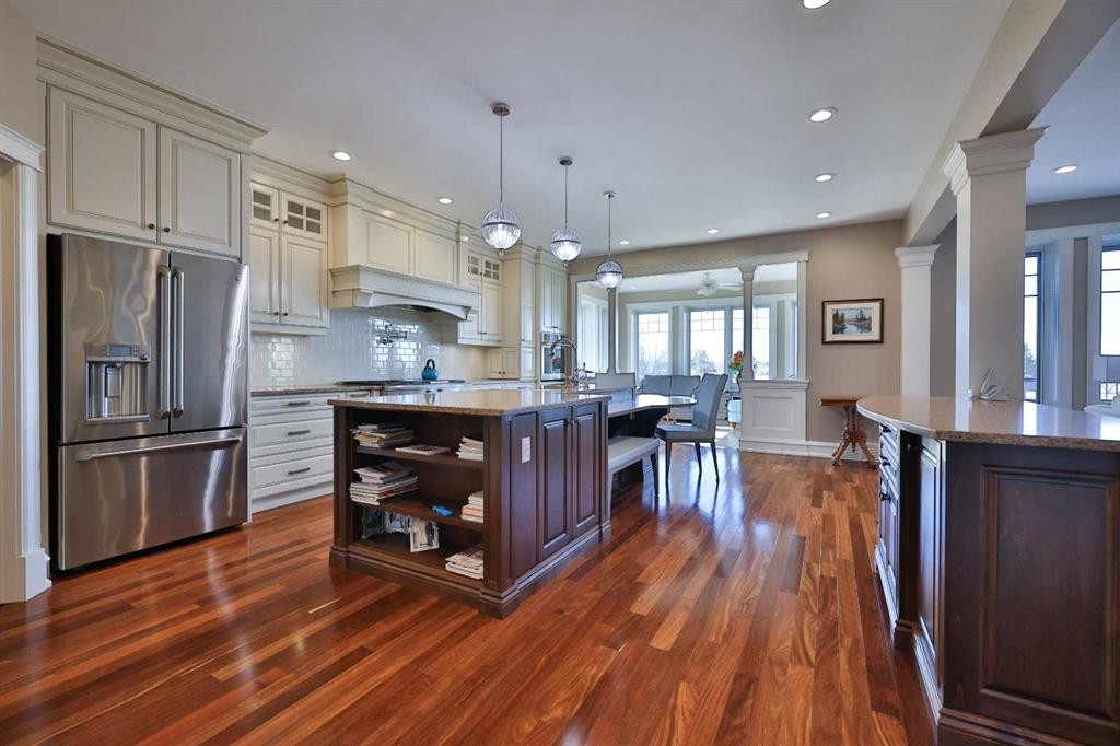 28 Cobblestone Lane, Raymond, AB - Indoor Photo Showing Kitchen With Upgraded Kitchen