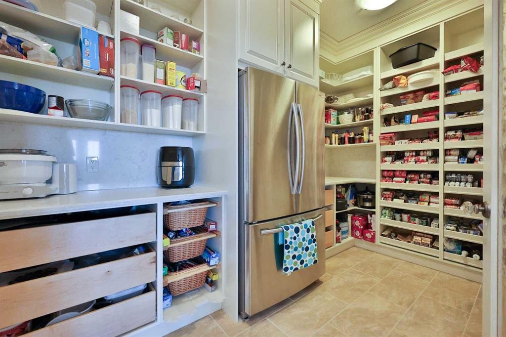 28 Cobblestone Lane, Raymond, AB - Indoor