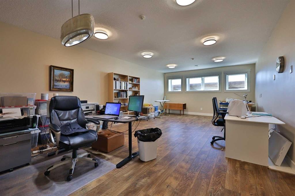 28 Cobblestone Lane, Raymond, AB - Indoor Photo Showing Office