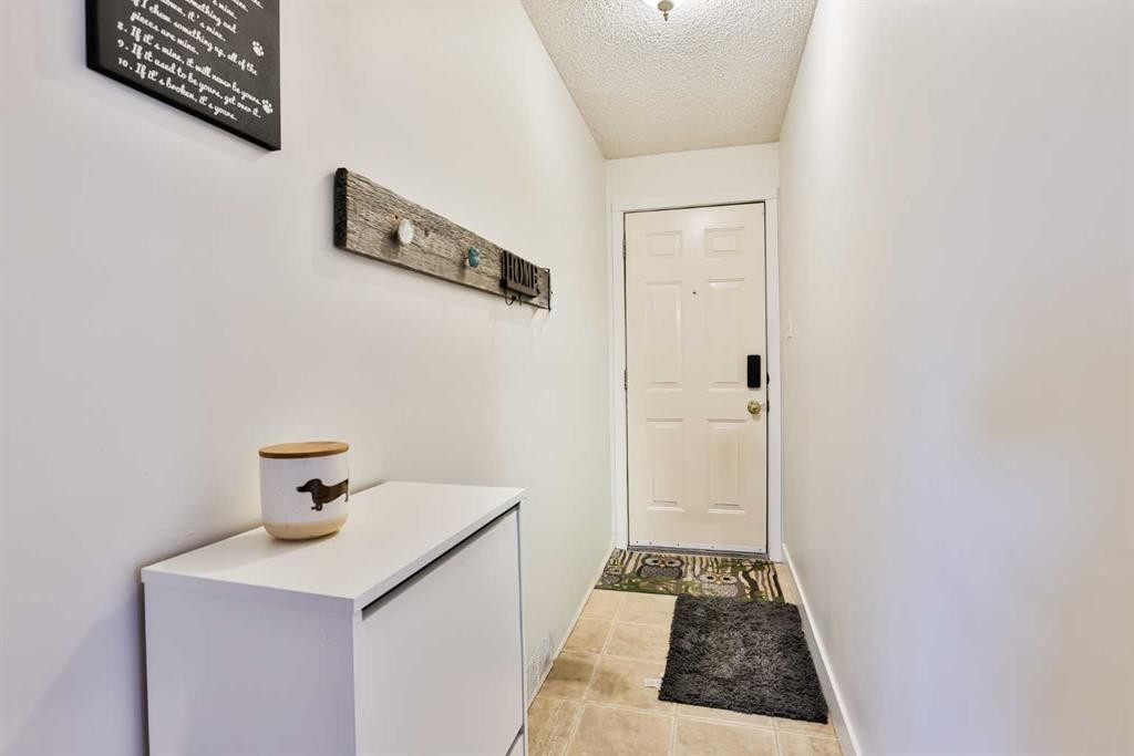 285 Jerry Potts Boulevard West, Lethbridge, AB - Indoor Photo Showing Other Room