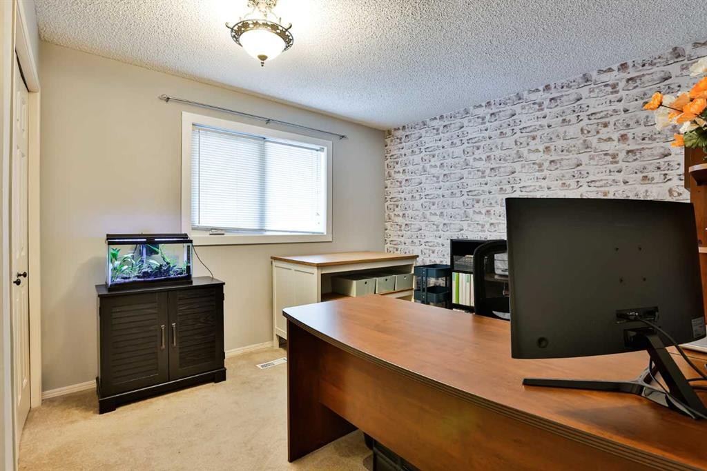 285 Jerry Potts Boulevard West, Lethbridge, AB - Indoor Photo Showing Office