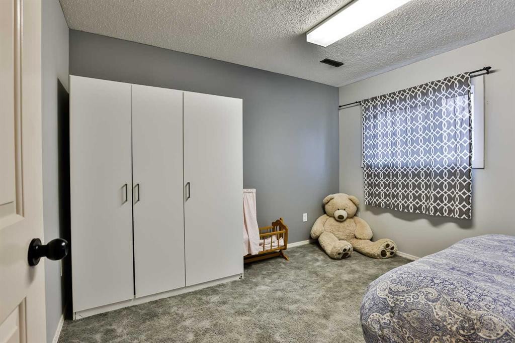 285 Jerry Potts Boulevard West, Lethbridge, AB - Indoor Photo Showing Bedroom