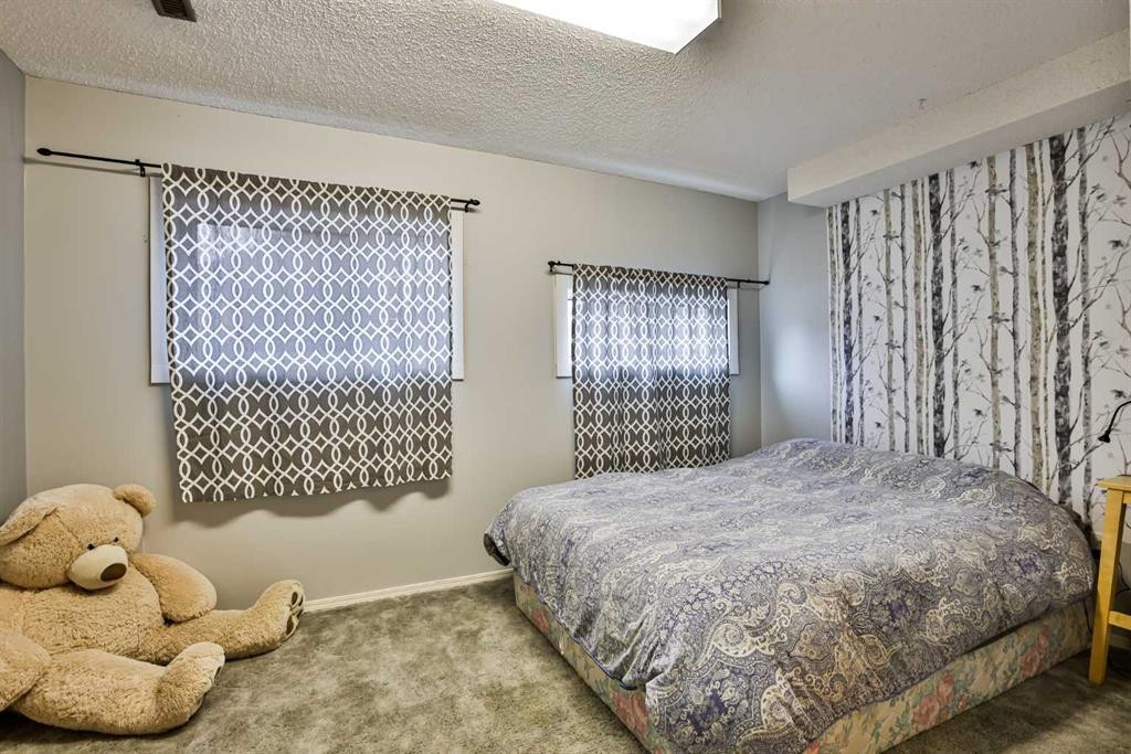 285 Jerry Potts Boulevard West, Lethbridge, AB - Indoor Photo Showing Bedroom