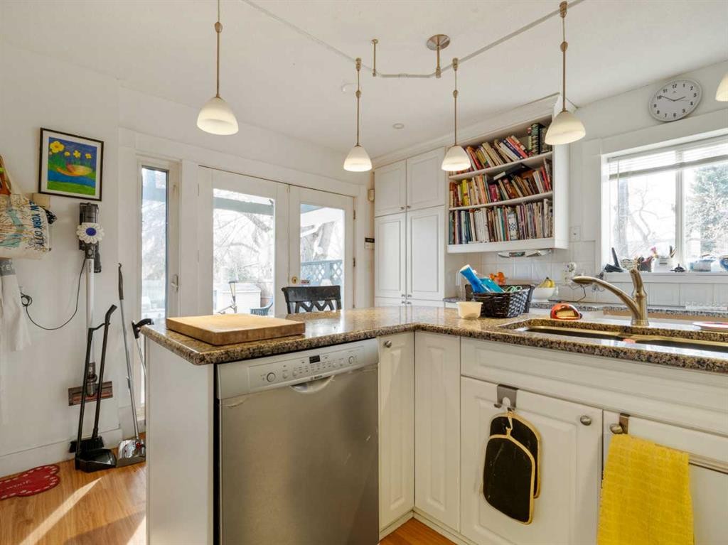 1404 4 Avenue South, Lethbridge, AB - Indoor Photo Showing Kitchen