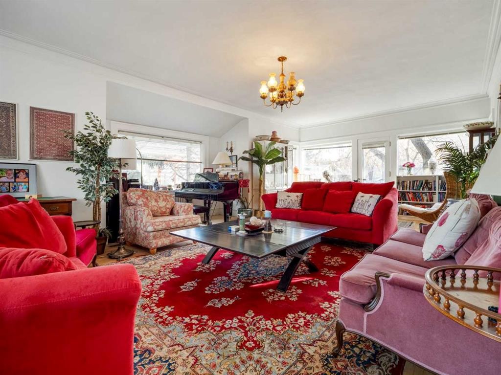 1404 4 Avenue South, Lethbridge, AB - Indoor Photo Showing Living Room