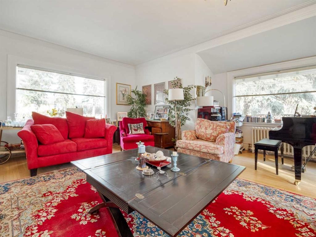 1404 4 Avenue South, Lethbridge, AB - Indoor Photo Showing Living Room