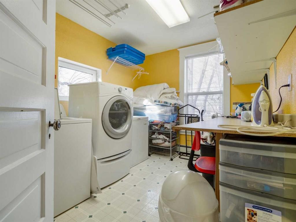 1404 4 Avenue South, Lethbridge, AB - Indoor Photo Showing Laundry Room