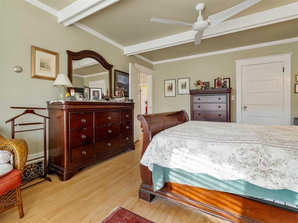 1404 4 Avenue South, Lethbridge, AB - Indoor Photo Showing Bedroom