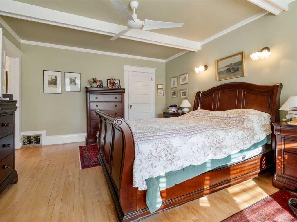 1404 4 Avenue South, Lethbridge, AB - Indoor Photo Showing Bedroom