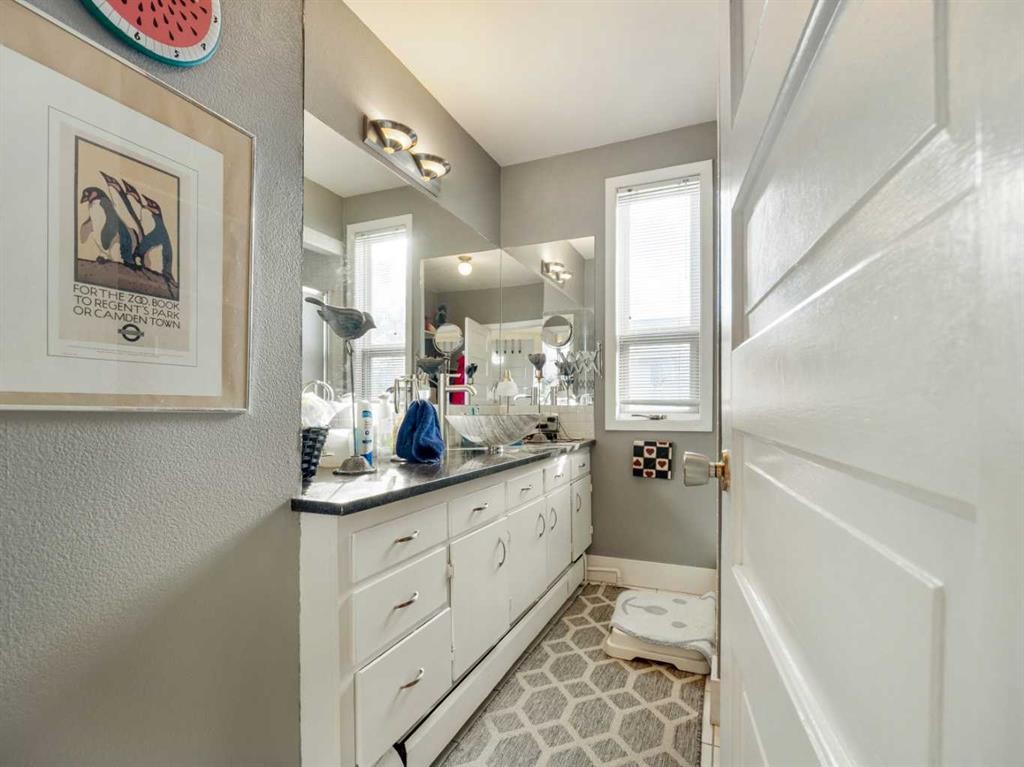 1404 4 Avenue South, Lethbridge, AB - Indoor Photo Showing Other Room