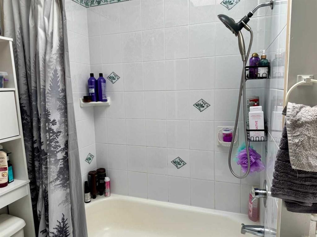 7918 23 Avenue, Coleman, AB - Indoor Photo Showing Bathroom