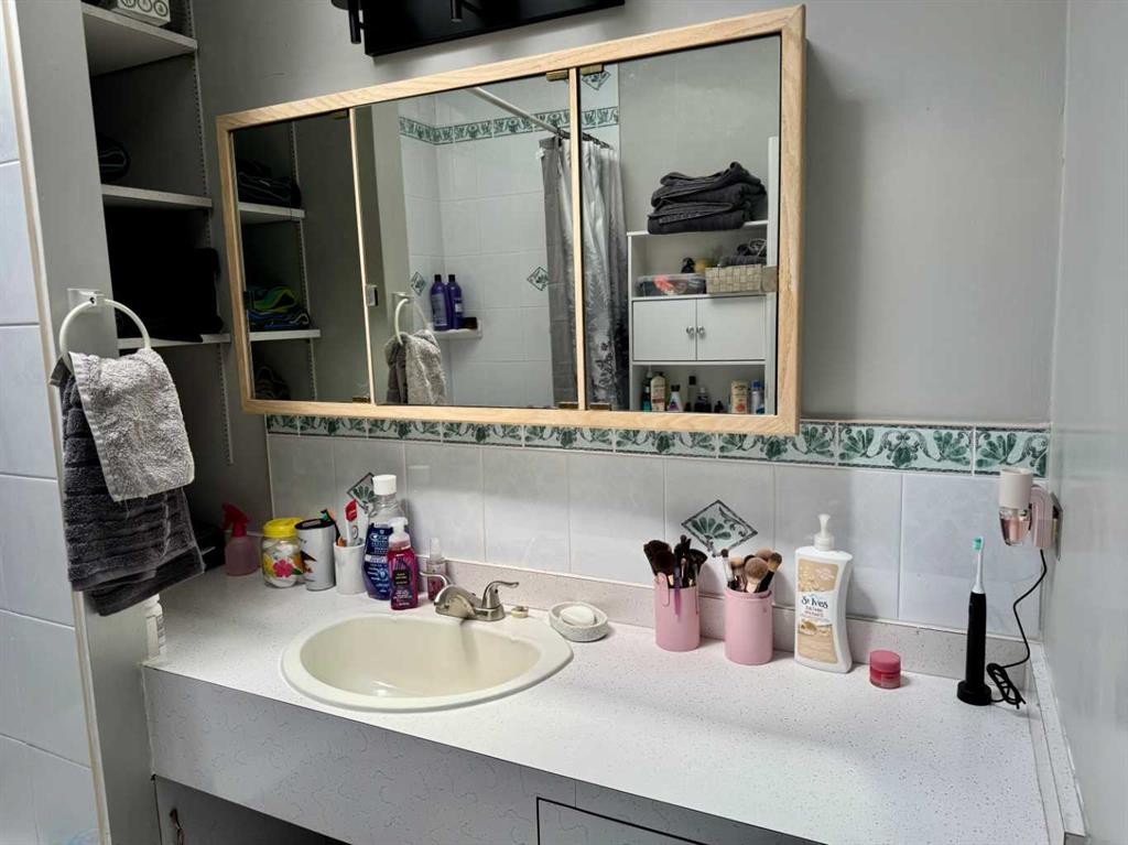 7918 23 Avenue, Coleman, AB - Indoor Photo Showing Bathroom