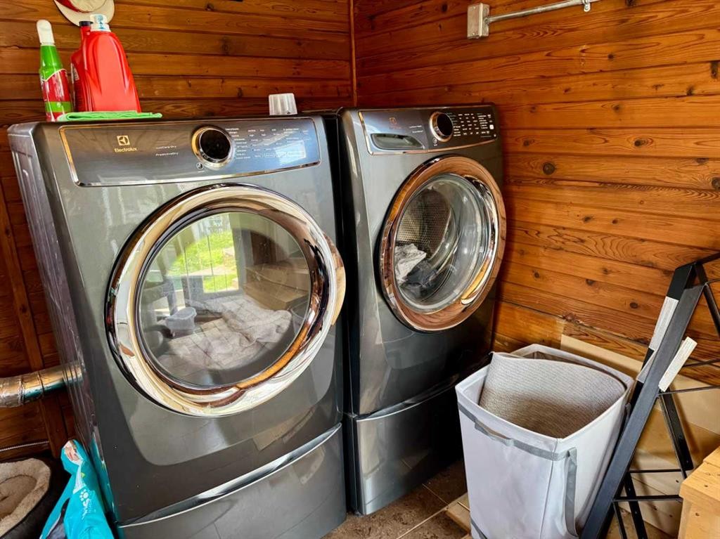 7918 23 Avenue, Coleman, AB - Indoor Photo Showing Laundry Room
