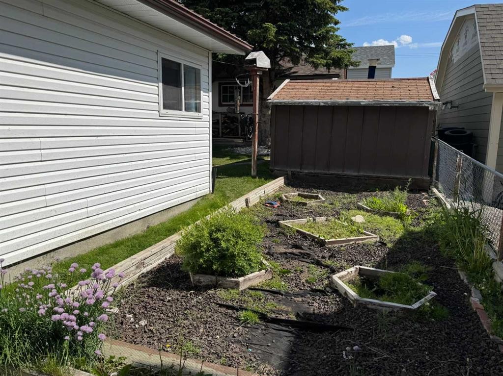 7918 23 Avenue, Coleman, AB - Outdoor