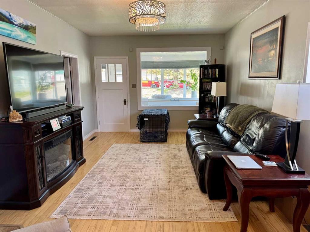 7918 23 Avenue, Coleman, AB - Indoor