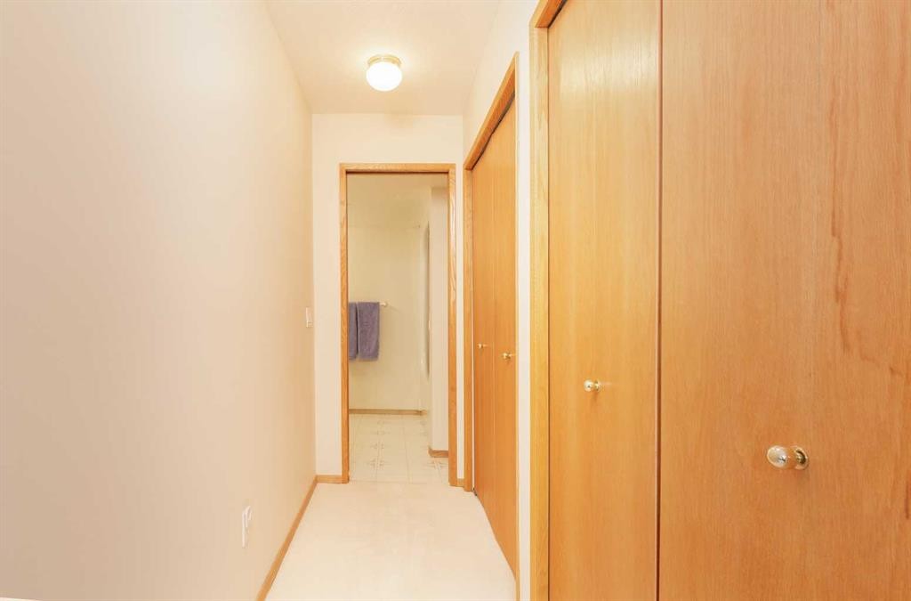 112-75 1 Avenue South, Lethbridge, AB - Indoor Photo Showing Other Room