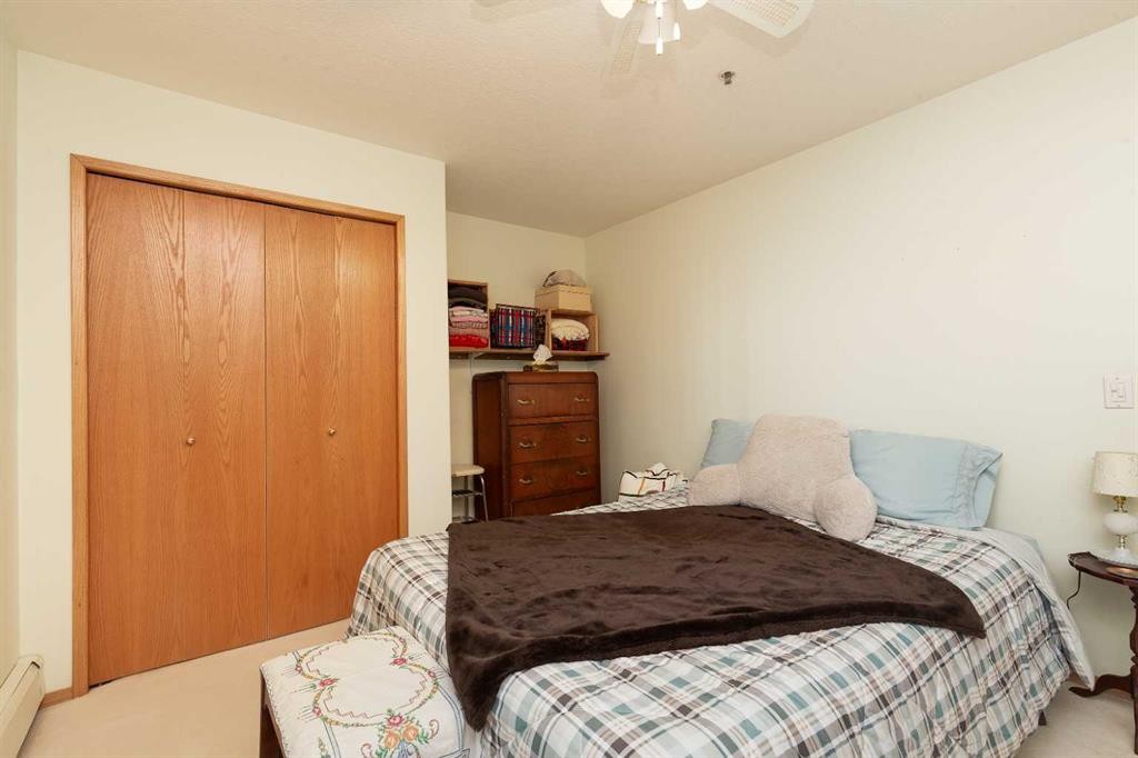 112-75 1 Avenue South, Lethbridge, AB - Indoor Photo Showing Bedroom