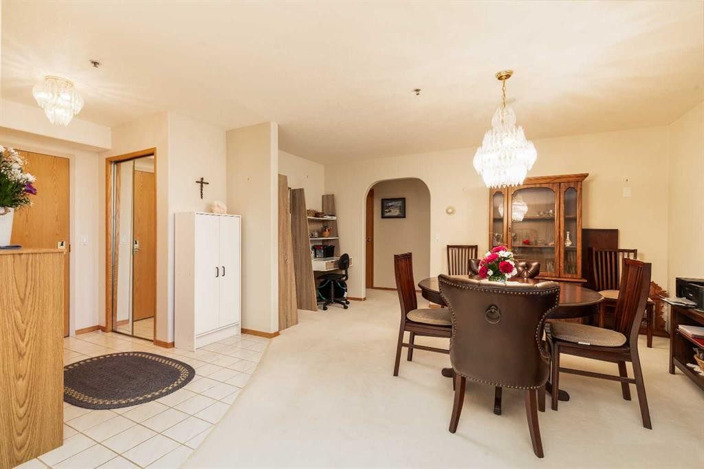 112-75 1 Avenue South, Lethbridge, AB - Indoor Photo Showing Dining Room