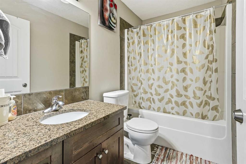 432 Firelight Point West, Lethbridge, AB - Indoor Photo Showing Bathroom