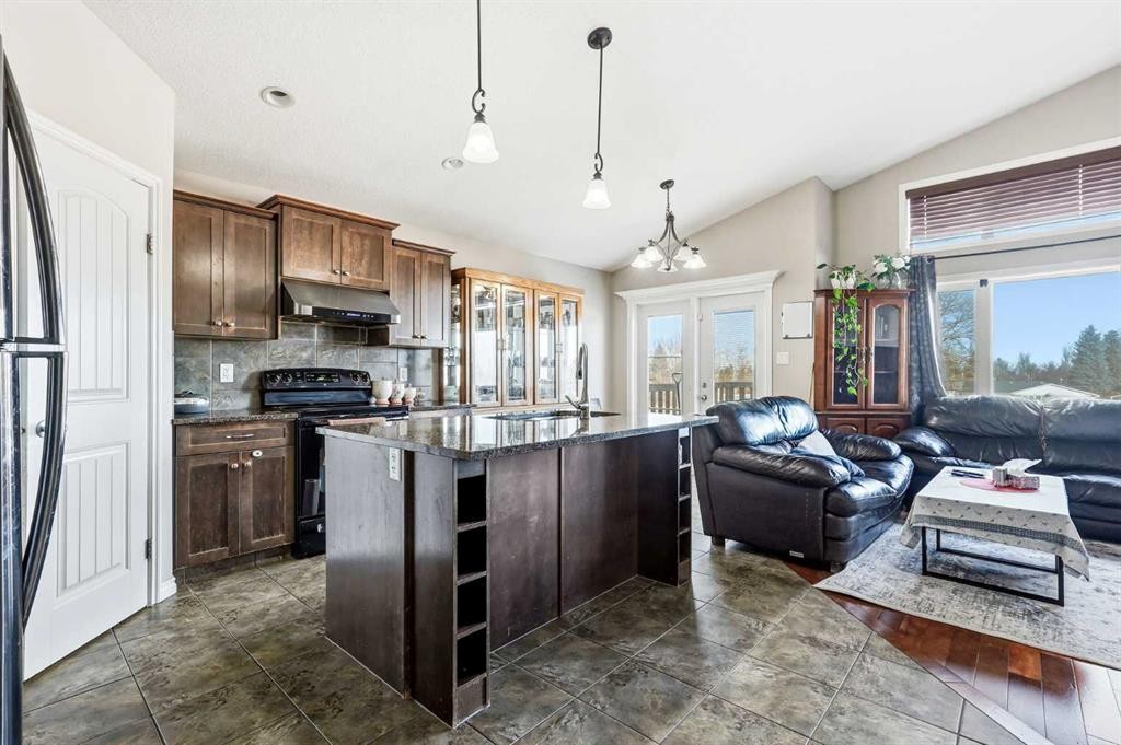 432 Firelight Point West, Lethbridge, AB - Indoor Photo Showing Kitchen