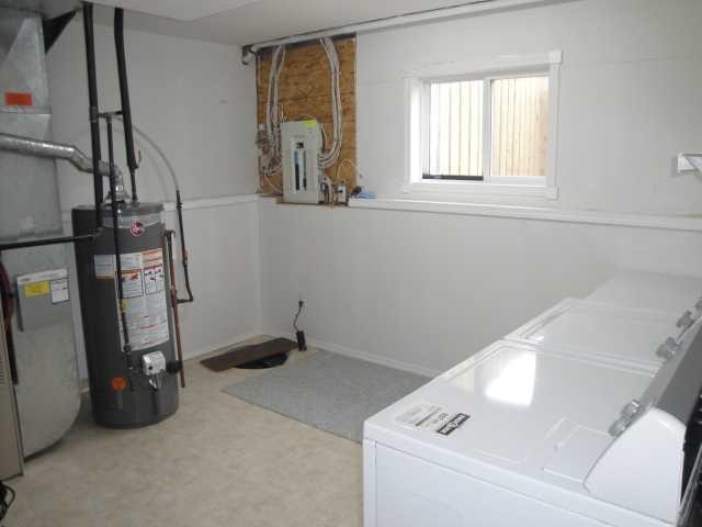 51 Kodiak Boulevard North, Lethbridge, AB - Indoor Photo Showing Laundry Room